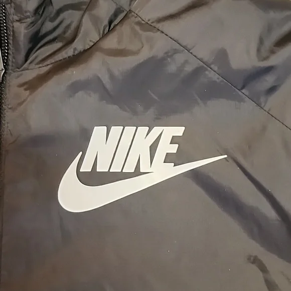 Nike brand kids jacket - Picture 5 of 8